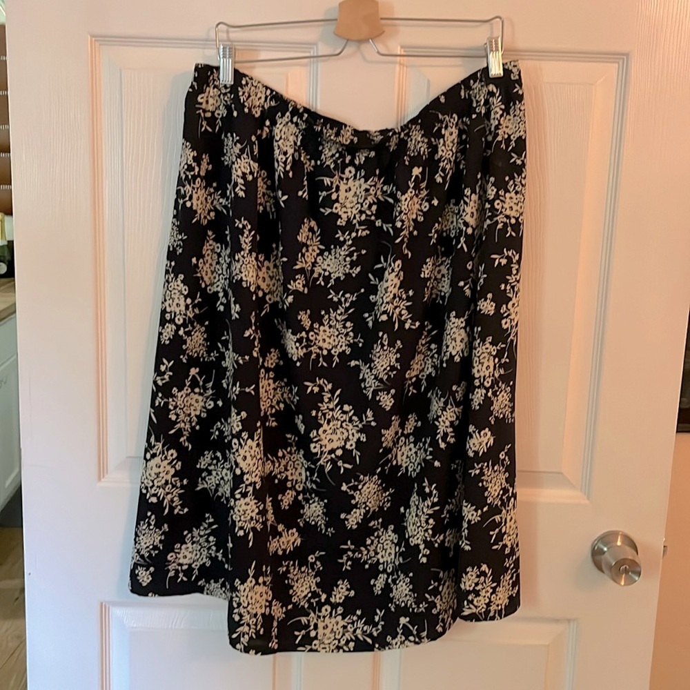 Vintage navy and white floral skirt